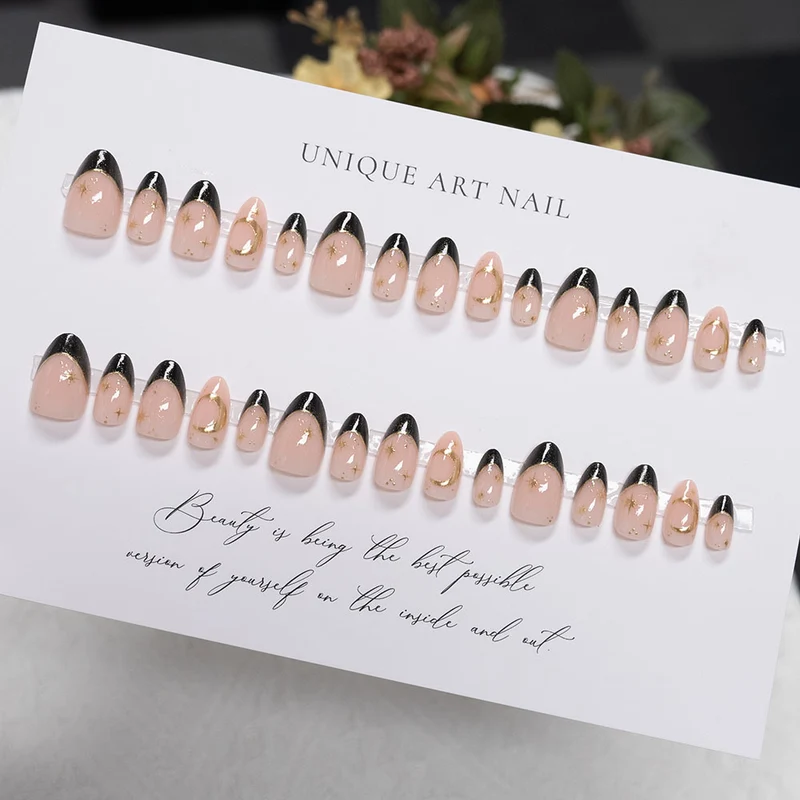 Elegante goldbeschichtete Stiletto-Press-On-Nägel