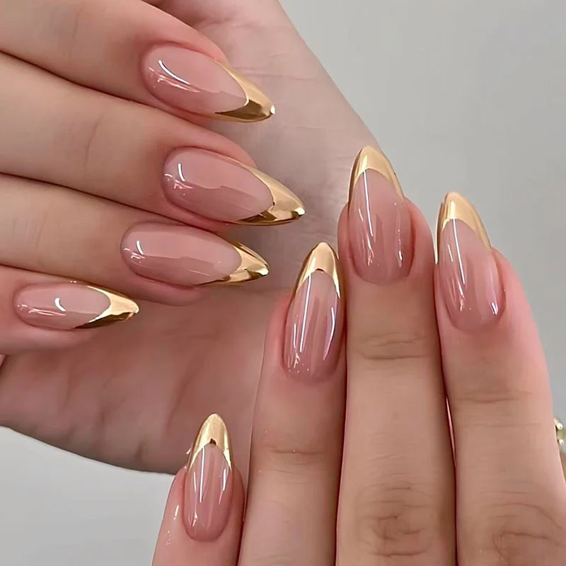 Elegante goldbeschichtete Stiletto-Press-On-Nägel