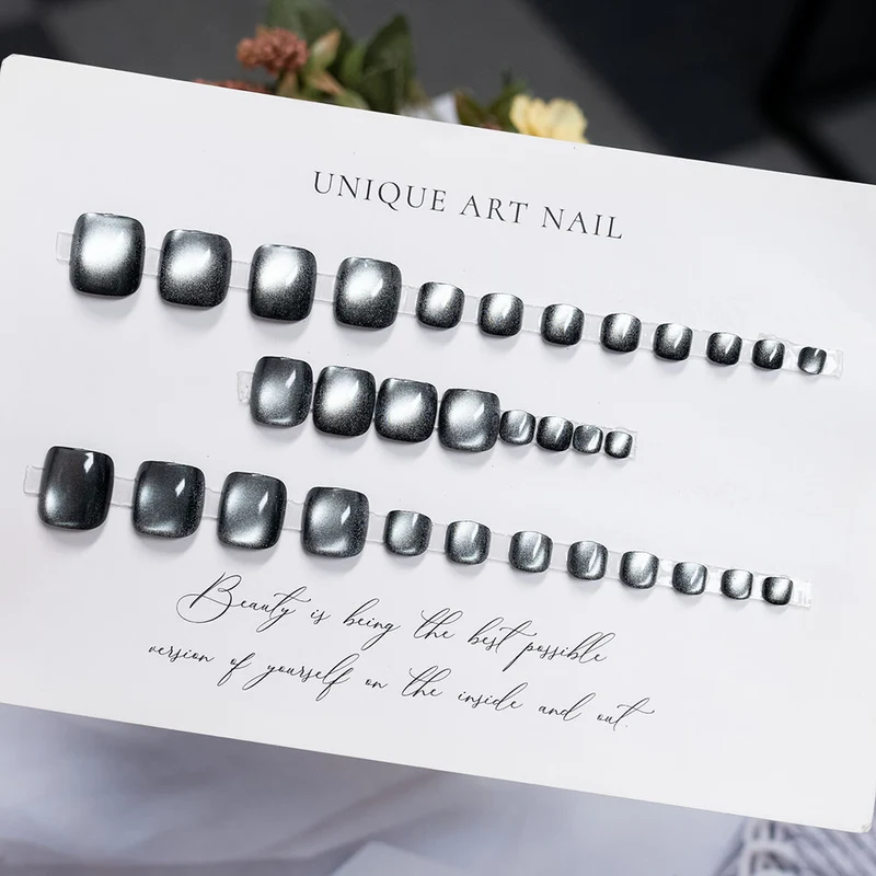 Elegante Metallische Nagelkunst