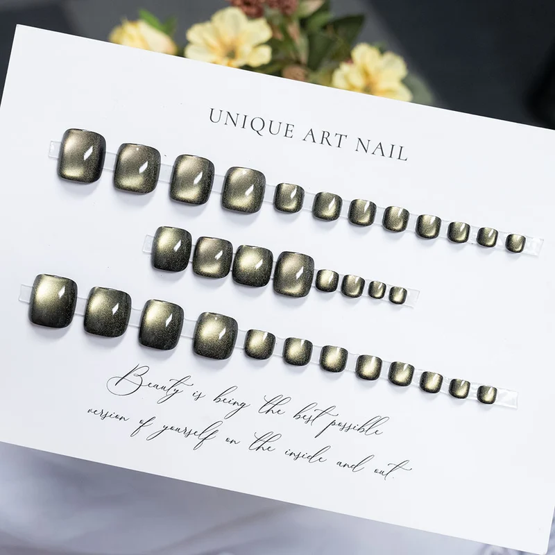 Elegante Metallische Nagelkunst