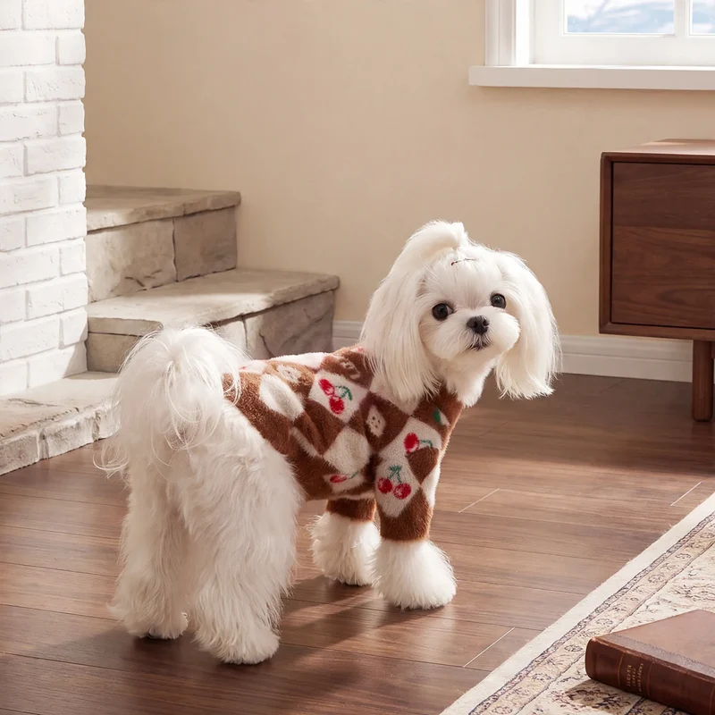 Dicke Strickjacke für Hunde mit Rautenmuster