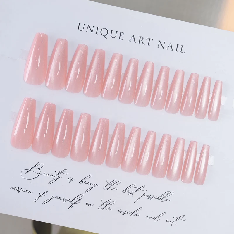 Elegantes Press-On Nageldesign-Set mit einzigartigem Design