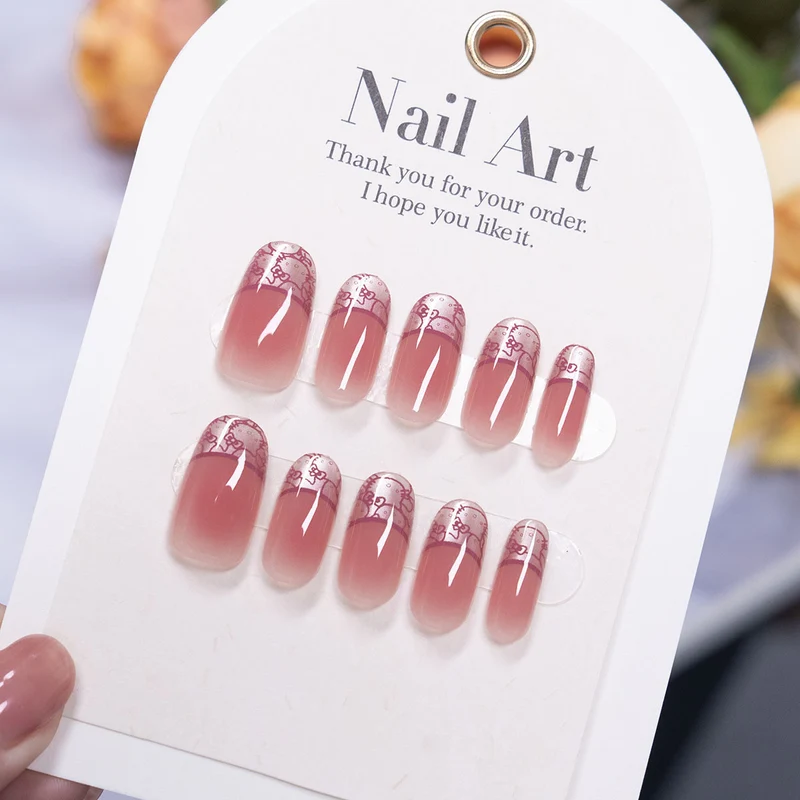 Elegantes Set von French Tip Press-On Nägel