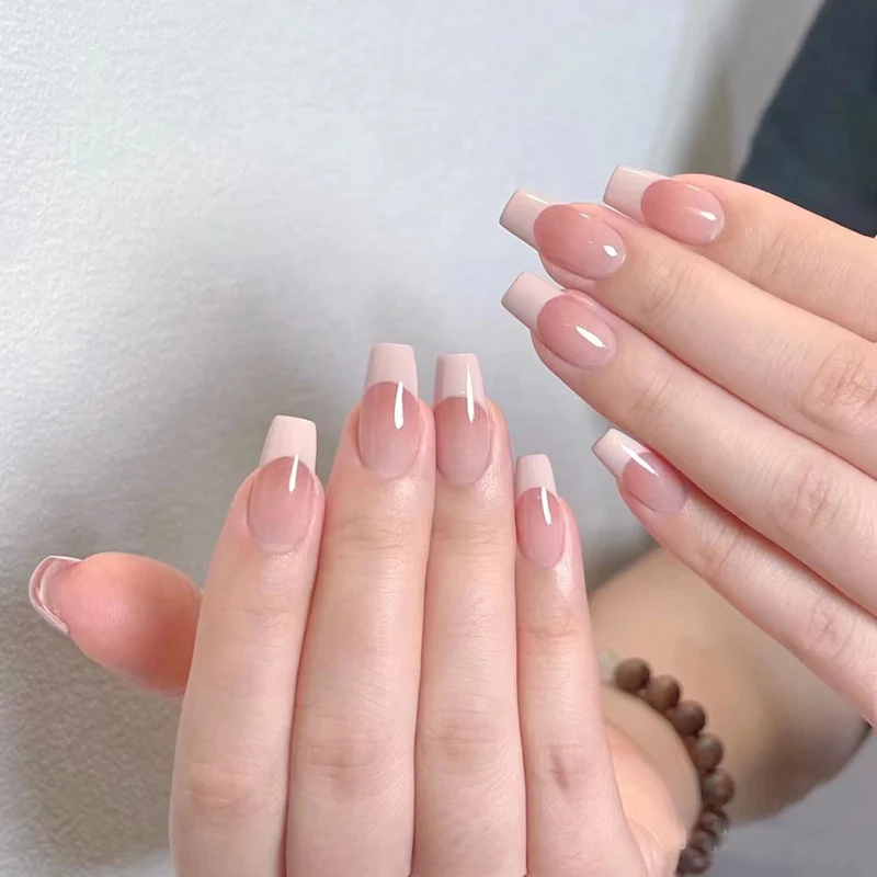 Elegante French Tip Nagelkunst