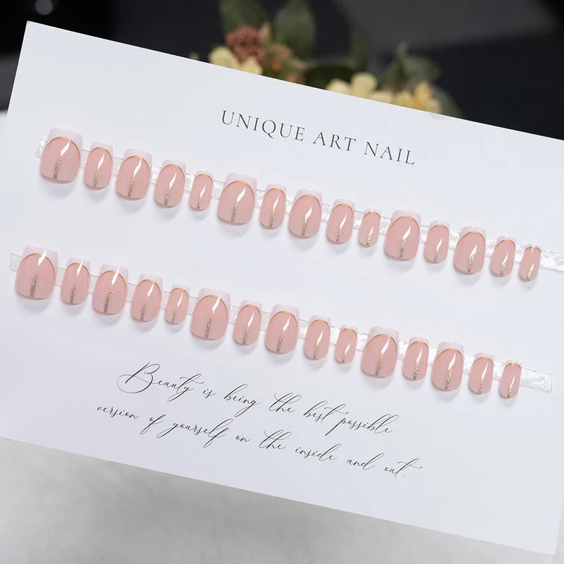 Elegante Französische Tip Acryl Press-On Nägel mit Goldakzent