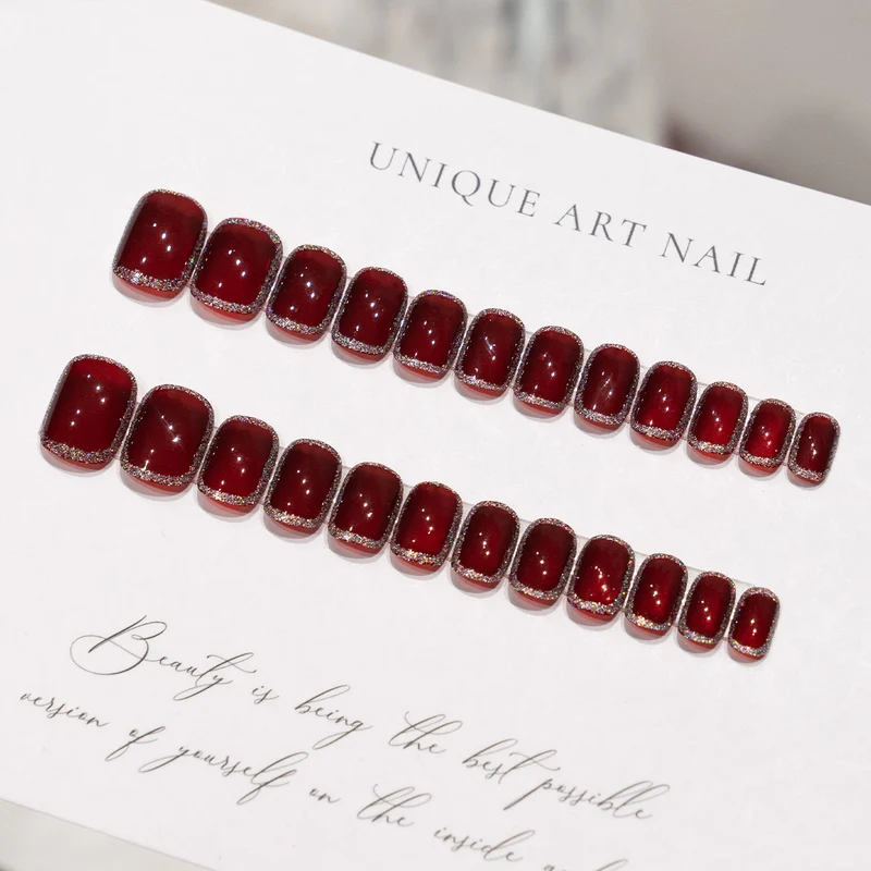 Elegantes Press-On-Nagelkunst-Set mit Glitzerakzenten