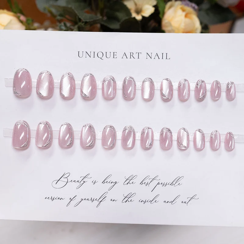Dekorativer Press-On-Nagelset mit einzigartigen Kunstdesigns