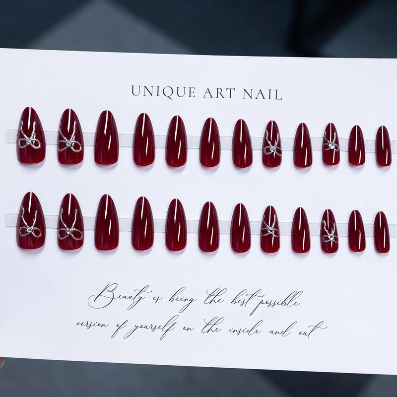 Elegante Glänzende Mandel-förmige Nagelkunst