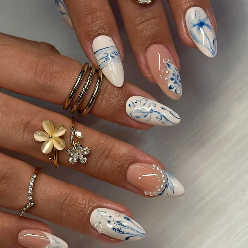 Elegante florale Stiletto-Nägel Kunst
