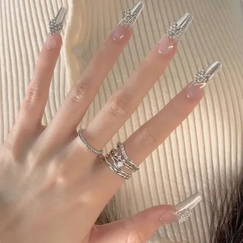 Dekorative Strass Press-On Nagelkunst