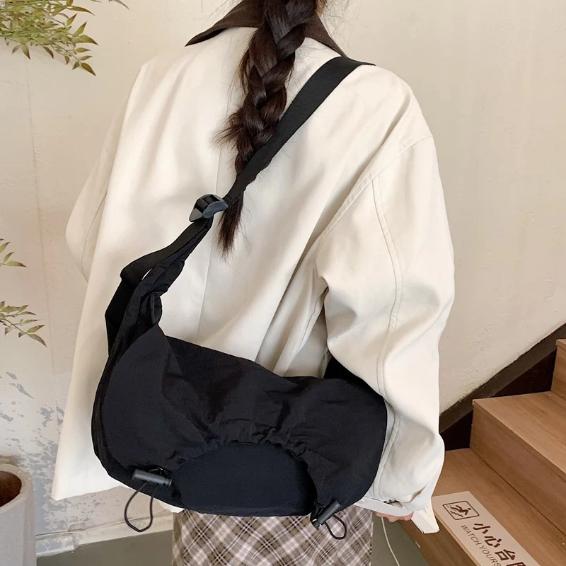 Lässiger leichter Umhänge-Slingbag