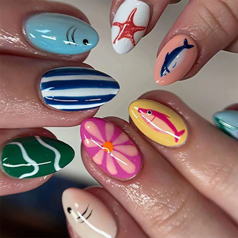 Dekoratives Press-On Nagelkunst-Set mit geometrischen Mustern