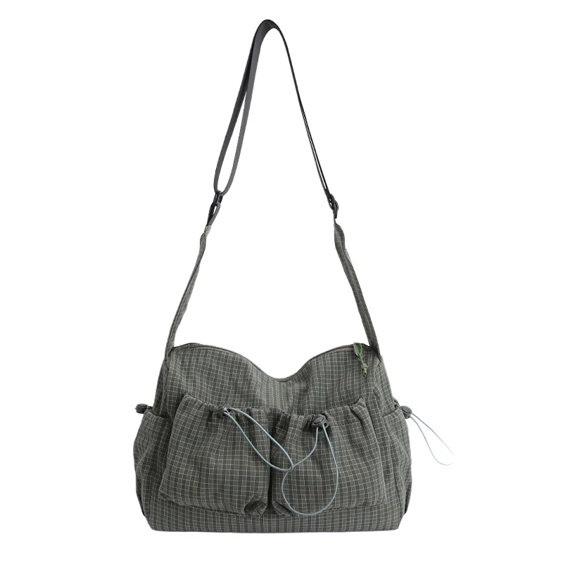 Lässige karierte Schultertasche