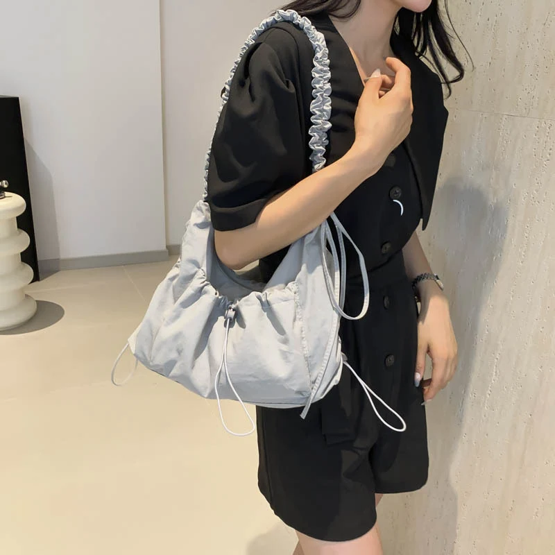 Lässiger verstellbarer schlaffer Tote