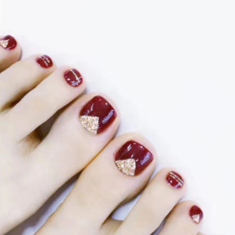 Dekorative Glitzer-Fußnagelkunst