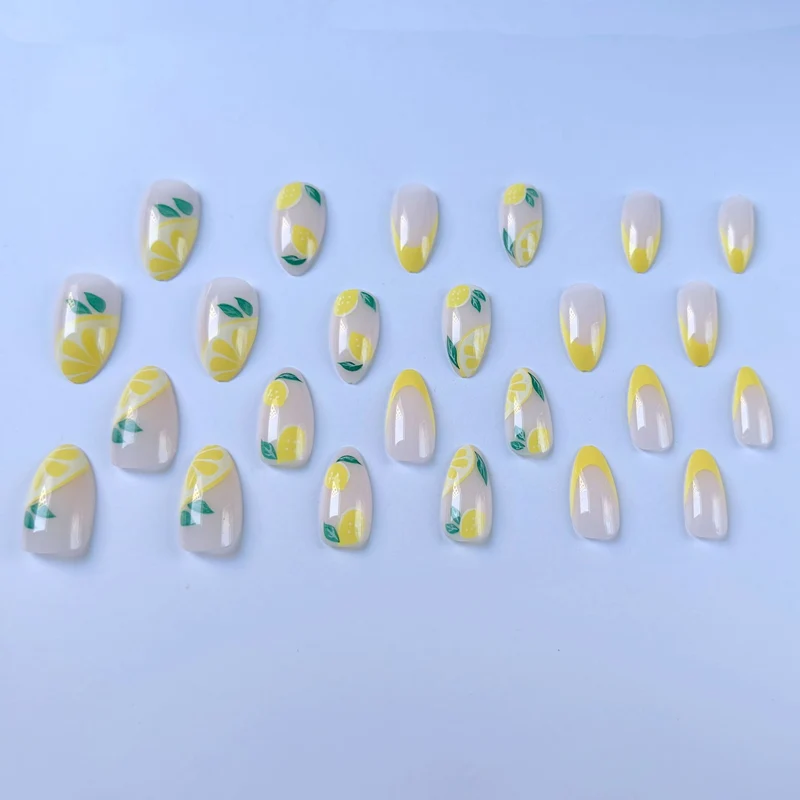 Stylisches Nagelkunst-Set mit Zitrone und Blumenmuster