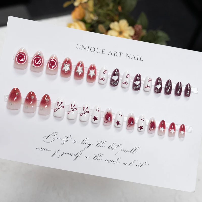 Dekoratives Press-On Nagelkunst Set