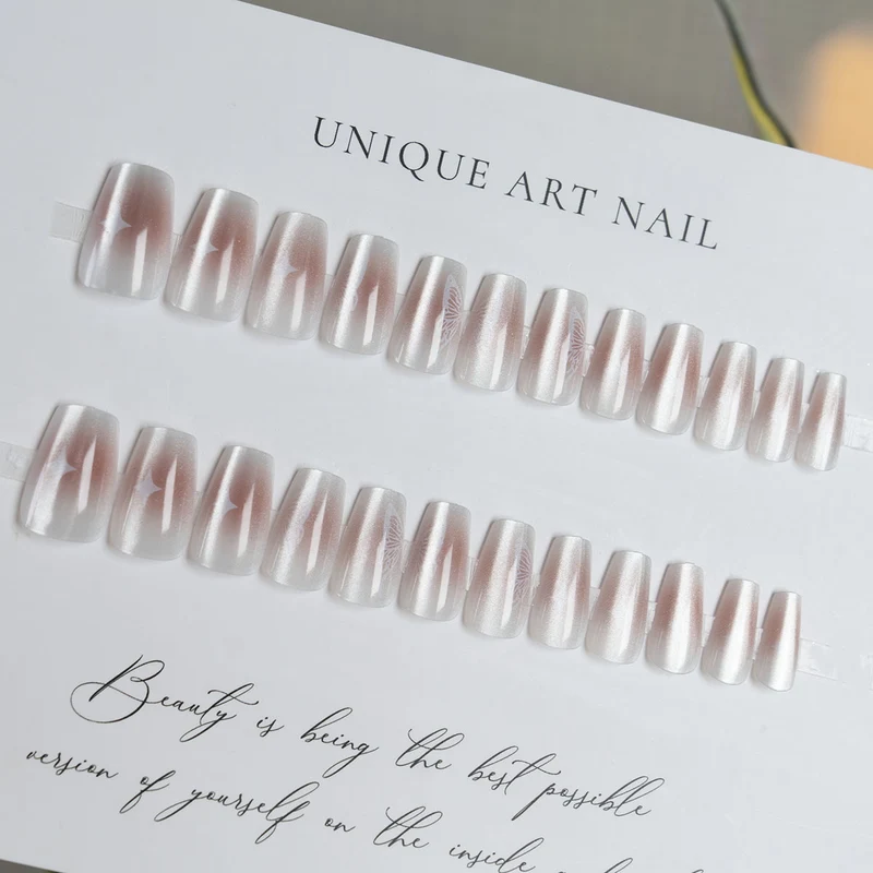 Elegante Schmetterlings-Design Französisch Tip Press-On Nägel