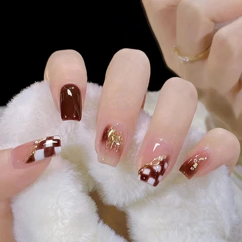 Elegantes Künstlerisches Aufkleben von Nagelset