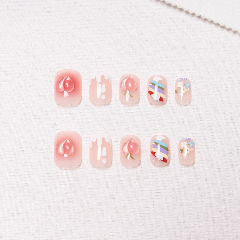 Dekorative Nagelkunst mit Früchten und Pastell-Designs