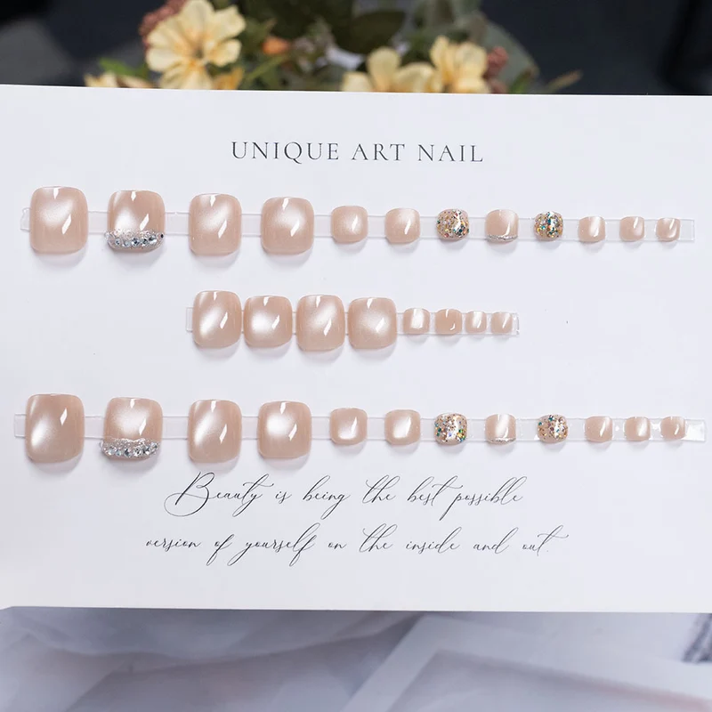 Dekorative Glitter Nagelkunst