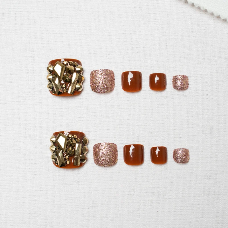 Dekorative Glam Nagelkunst