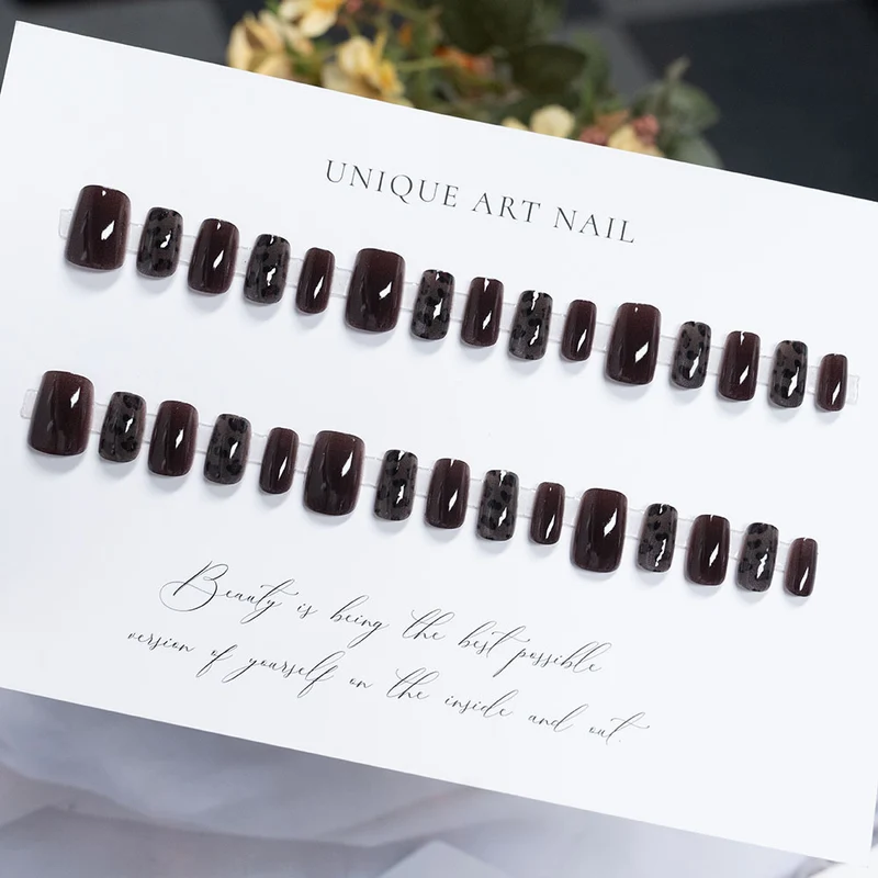 Künstlerisches Press-On Nagelkunst Set