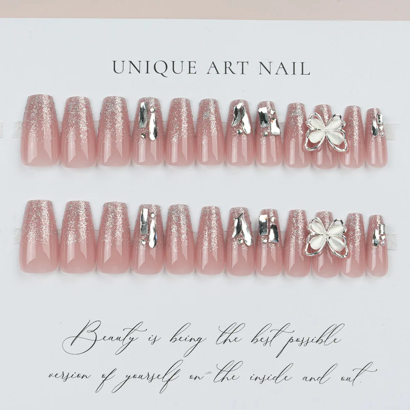 Dekorative Nagelkunst