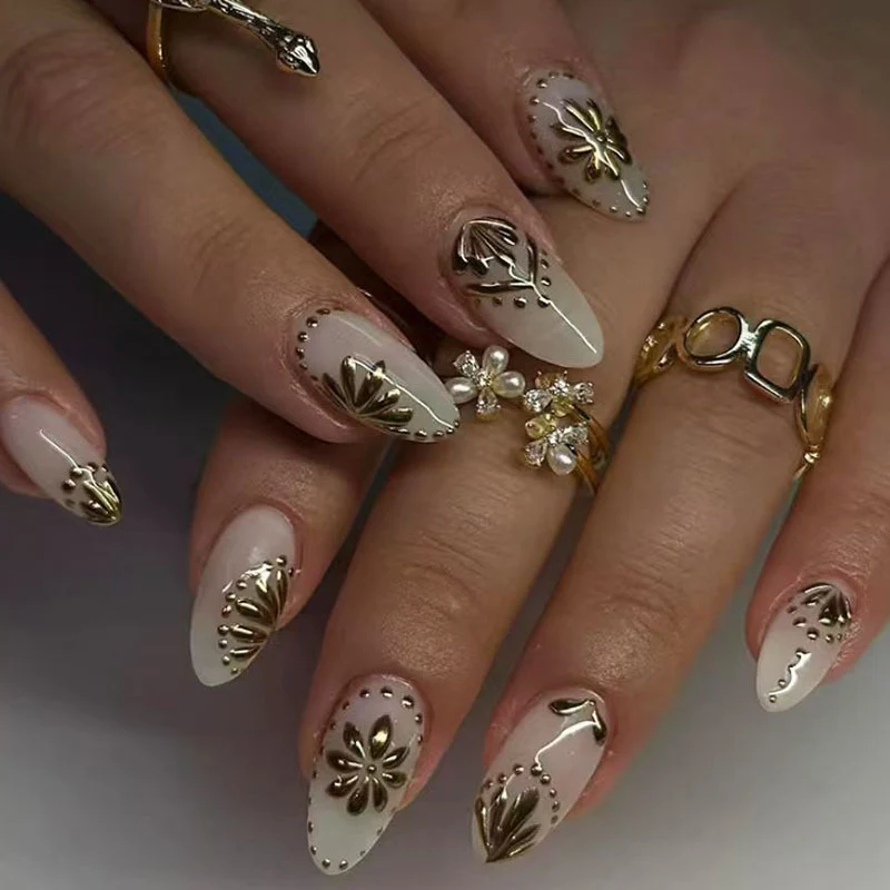 Dekorative Lange Stiletto-Haft Nägel