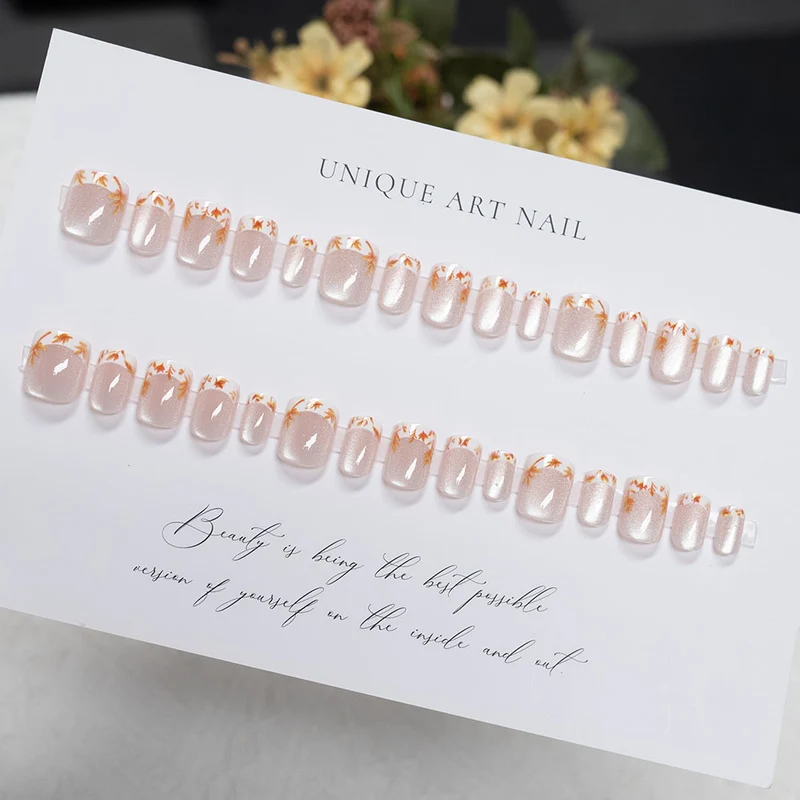 Herbst-inspirierte florale Press-On-Nagelkunst