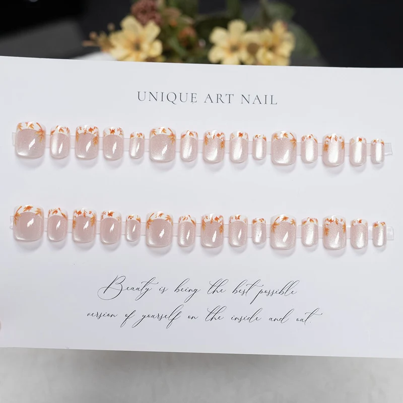 Herbst-inspirierte florale Press-On-Nagelkunst