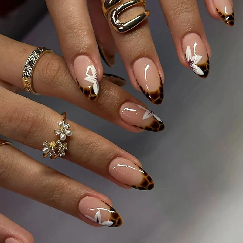 Kreatives Stiletto Nagelkunstdesign