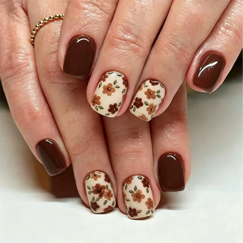 Dekoratives florales Nagelkunst-Set