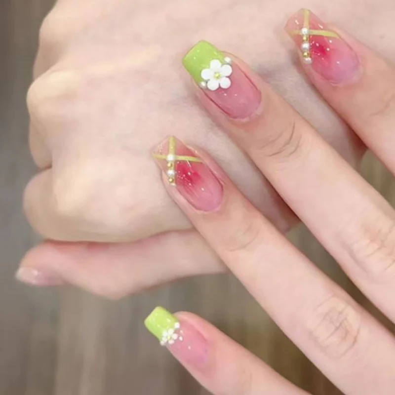 Dekorative Blumen Nagelkunst