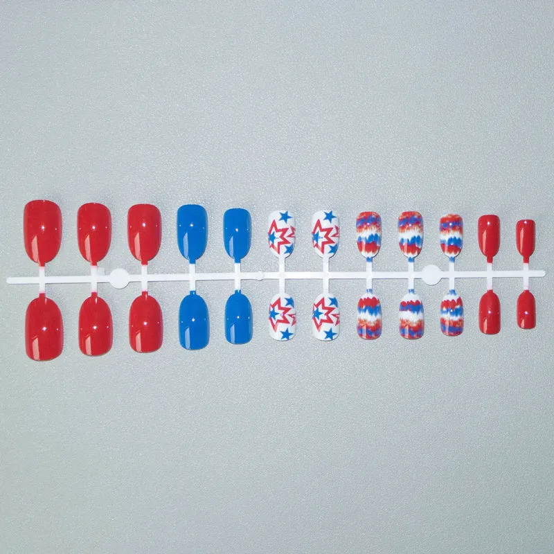 Patriotische Stern- und Streifen-Nagelkunst