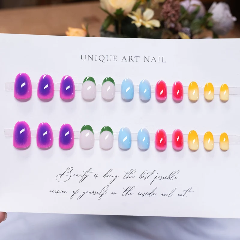 Kreative Multi-Gradient Press-On Nagelkunst