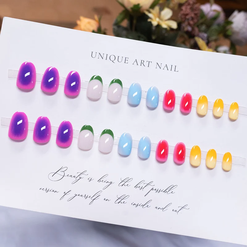 Kreative Multi-Gradient Press-On Nagelkunst