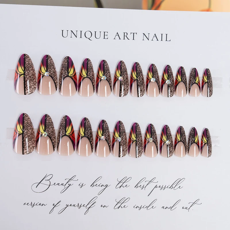 Künstlerisches Stiletto Press-On Nagelset mit floralem und abstraktem Design