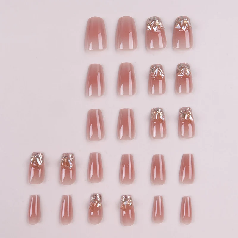 Künstlerische Nagelkunst