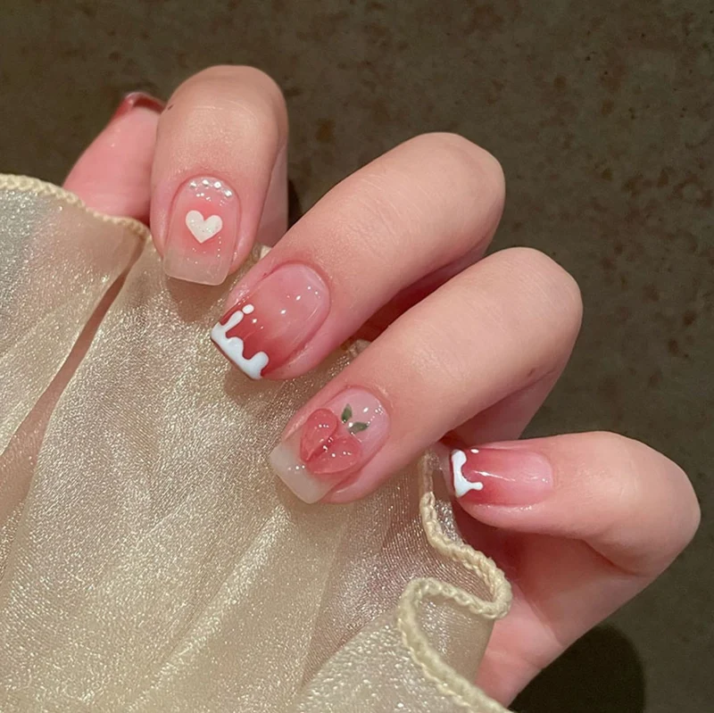 Künstlerisches Herz- und Obst-Nagelkunst