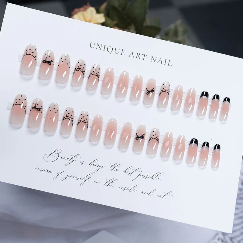 Kreatives Schleifen-Design Nagelkunst