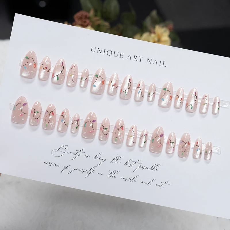 Künstlerisches Press-On-Nagel-Set mit einzigartigem Mehrfarben-Design