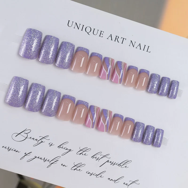 Künstlerisches Press-On-Nagelset mit Glitzer und abstraktem Design