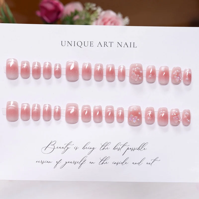 Künstlerisches Press-On-Nagel-Set mit elegantem Design