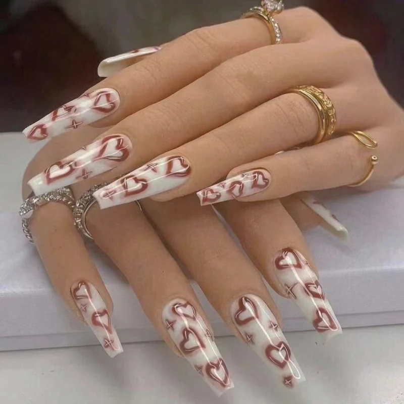 Romantisches Herzmuster-Nagelkunst-Set