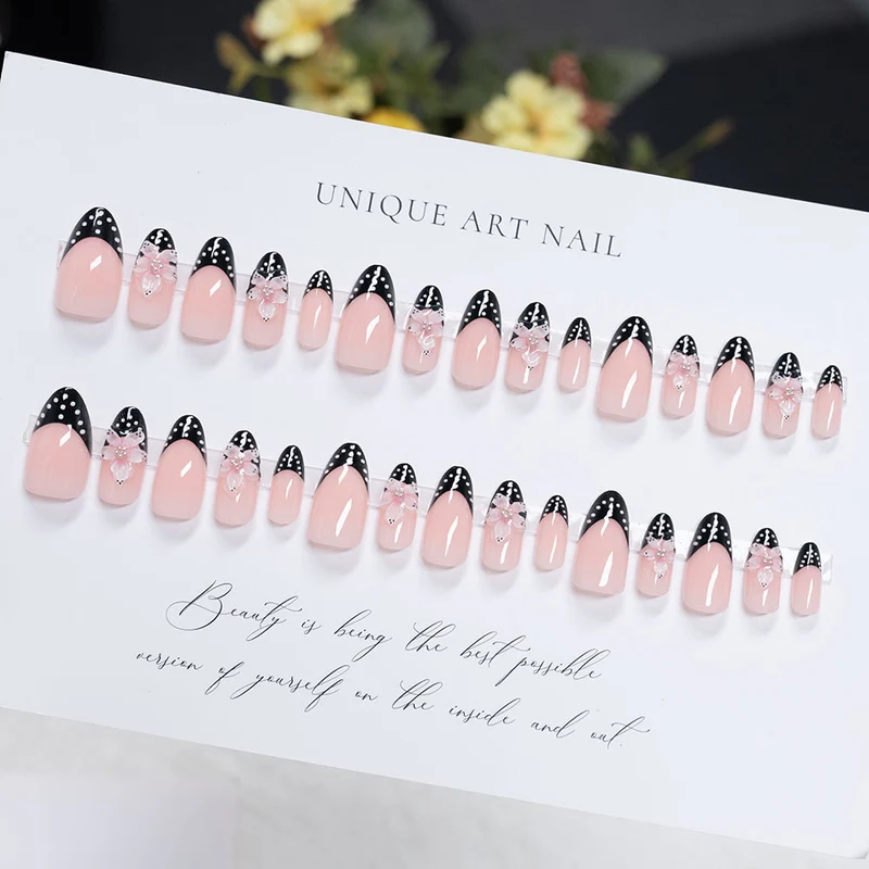 Künstlerische florale Stiletto Press-On Nägel
