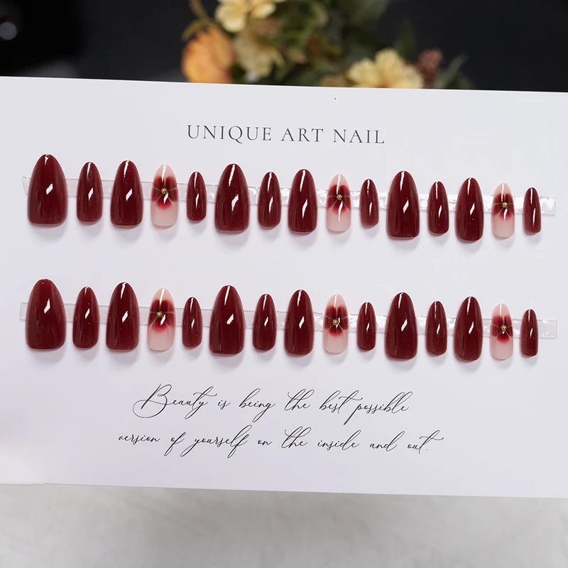Künstlerische Blumenspitze Nail Art