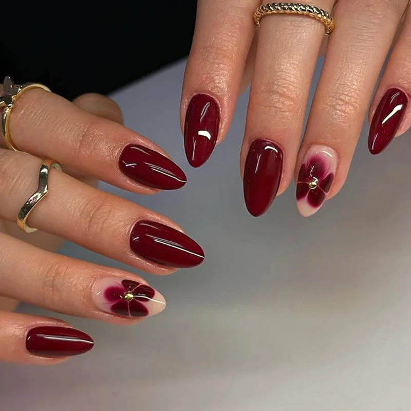 Künstlerische Blumenspitze Nail Art