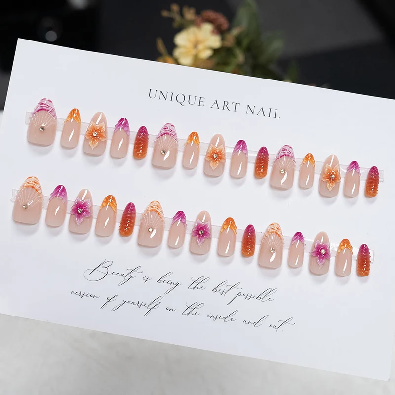 Künstlerische florale Nagelkunst
