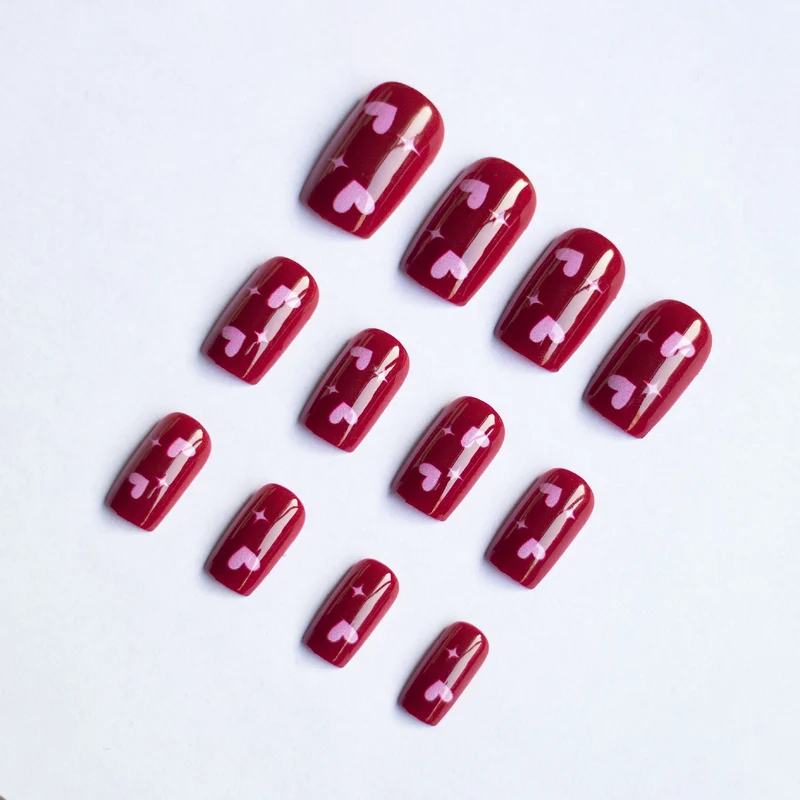 Glamouröses Herz Nagelkunst